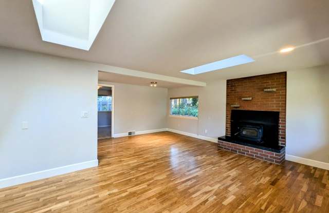 3bd/.75ba Lynnwood Home