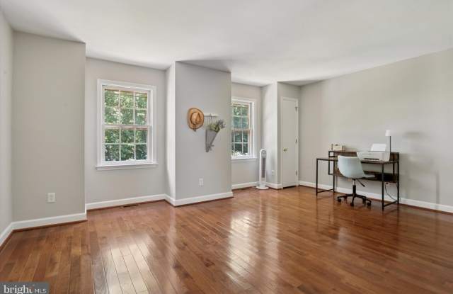 805 STOCKBRIDGE Drive