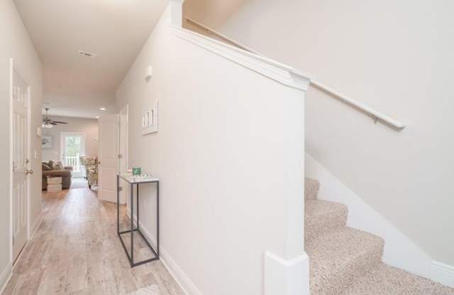 90 Crossing Lane unit: # B