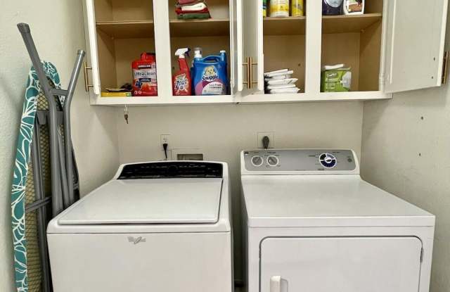 2742 W IVANHOE Street