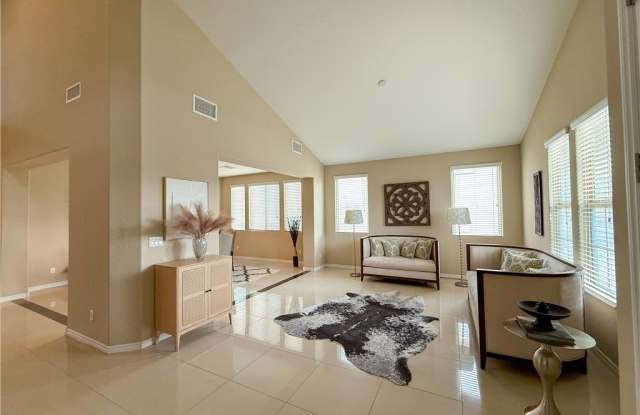 7276 White Bloom Avenue