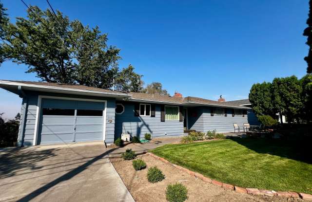 Beautiful North Hill Home Near Vincent Park!