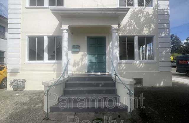 2937 Regent St