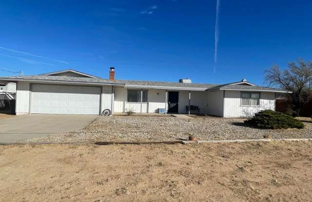 Apple Valley-Cute Starter Home- 2 Bedrooms, 2 Bathrooms, All Appliances Included, Fully Fenced
