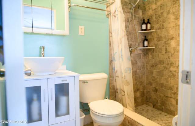 201 Henderson Boulevard lot: 1