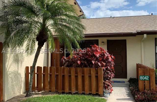 8042 SE Villa Cir