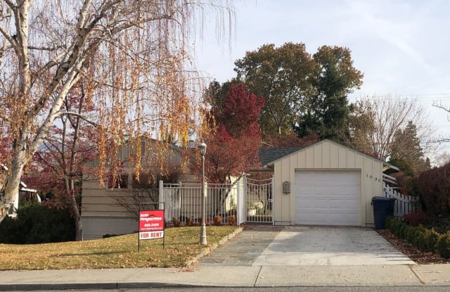 1035 Monroe - 1035 Monroe Street, Wenatchee, WA 98801