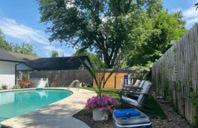 1613 South 26th Place