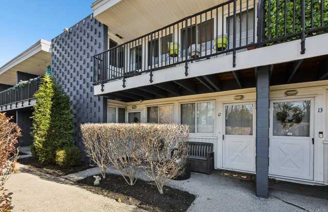 4 Wyndover Woods Lane unit: 12