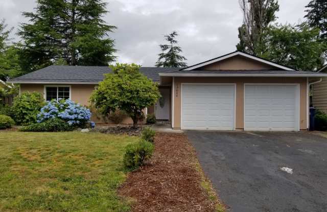 13628 SE 171st Pl - 13628 Southeast 171st Place, Fairwood, WA 98058