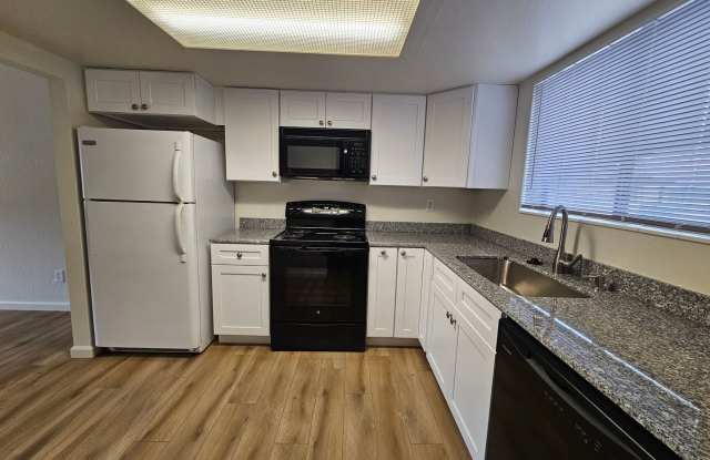 Newly Renovated Townhome Close To UNR - Central Air