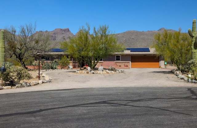 ​ Stunning Mountain-View Home with Private Pool & All Utilities Included!!