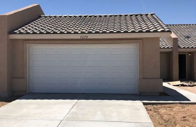 3 bedroom Townhome in Desert Sky!
