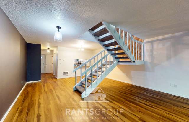 Lovely and spacious townhouse with a 1-car garage + patio in Tumwater!