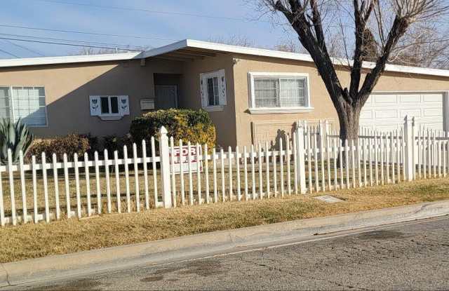 815 W Avenue H7