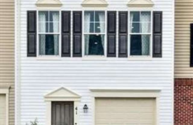 Spacious 3-Bedroom Townhouse with Garage in Woodstream, Stafford VA