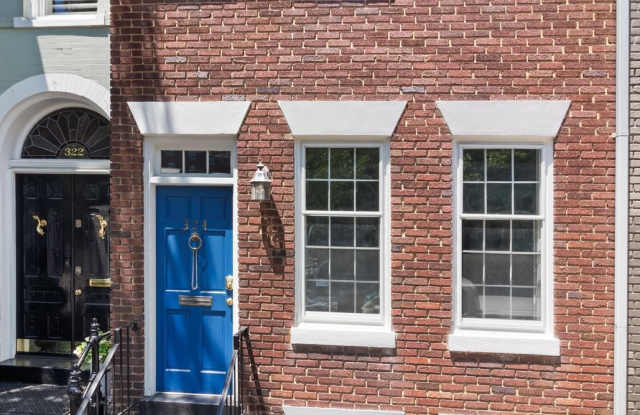 324 N COLUMBUS STREET