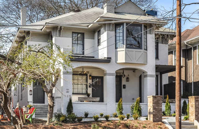 Beautifully Updated Midtown Studio Apartment Walking Distance to Piedmont Park!