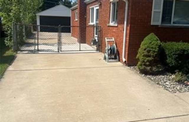 4666 ROOSEVELT Boulevard