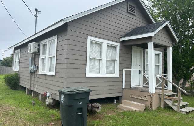1433 12th St - 2/Bed 1/Bath - $1050/month