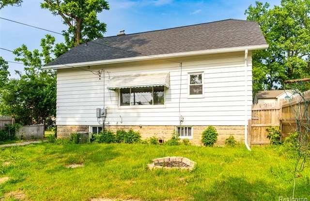 21200 Collingham Avenue