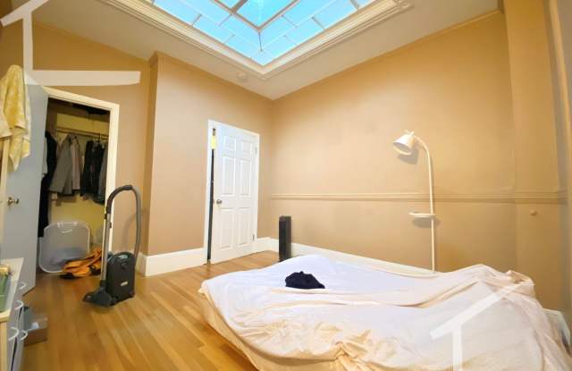 Sunny 2 bed Available Sept 1 (Kenmore)