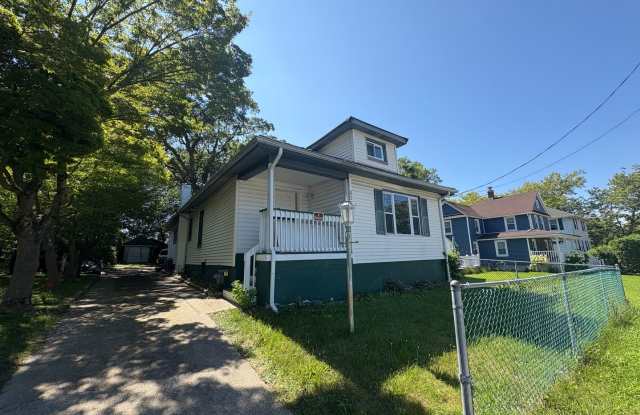 Stunning 3 bedroom 2 bathroom single family house available in Asbury Park! $500 FIRST MONTH MOVE IN CREDIT!!!