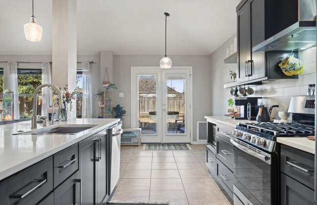 1552 Twin Cove