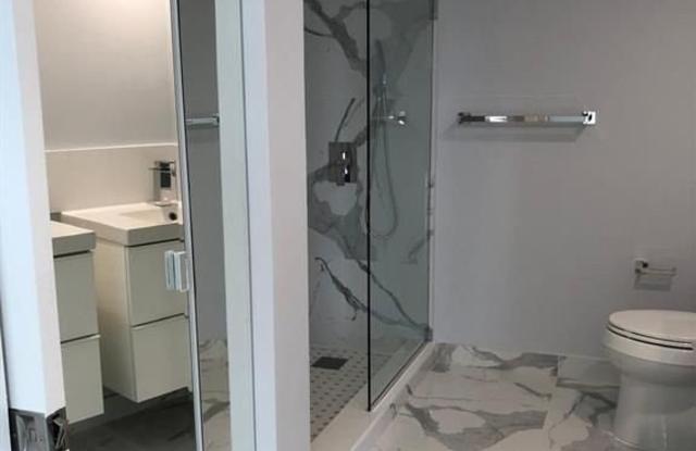 4401 Crystal Lake Dr