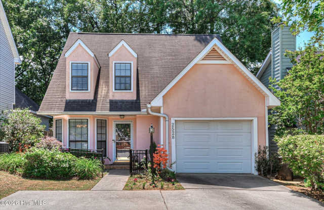 2528 Commons Trace