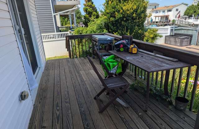 Renovated 1-Bedroom Apartment with Water Views, Private Entrance & Utilities Included