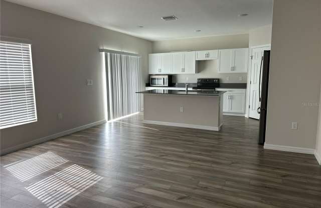 1572 ELLESMERE AVENUE