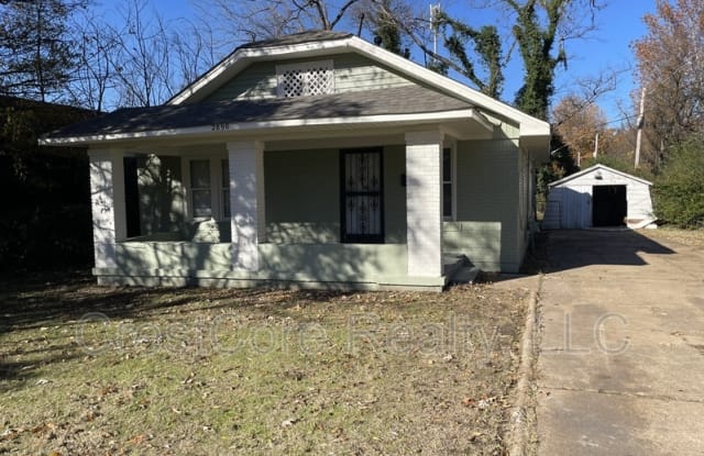 2890 Spottswood Ave - 2890 Spottswood Avenue, Memphis, TN 38111