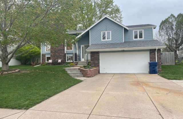 1218 Cedarwoods Dr - 1218 Cedarwoods Drive, Papillion, NE 68046