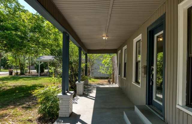 207 Hackberry Street