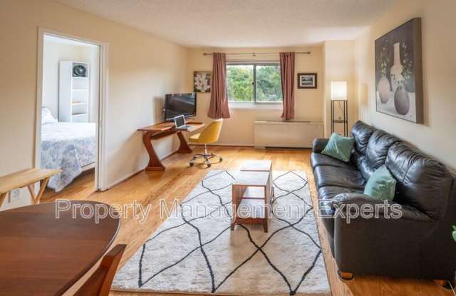 1225 Martha Custis Dr