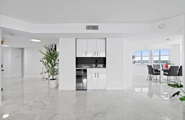 5200 N Ocean 905 Drive