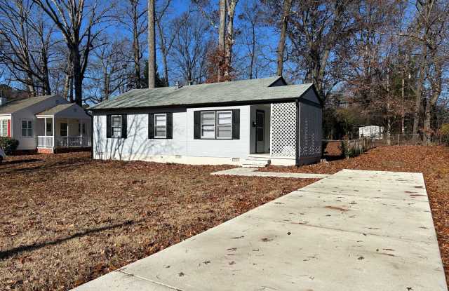 One Level newly renovated 3 bedroom 1 bath ranch home off Battleground ave. Conveniently location and fenced in backyard.