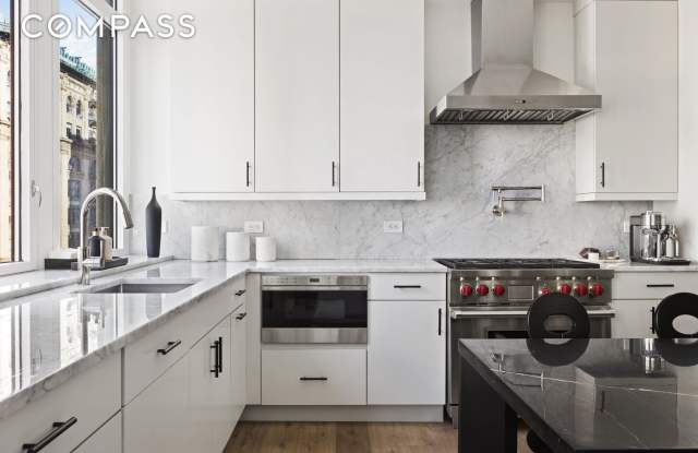 25 West Houston Street