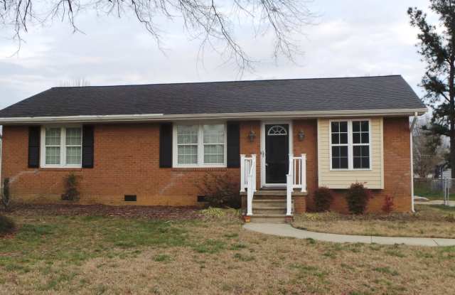 ~~~ Pretty Updated Brick Ranch ~~~