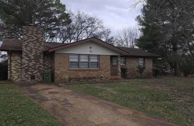 2206 Glen Iris Circle