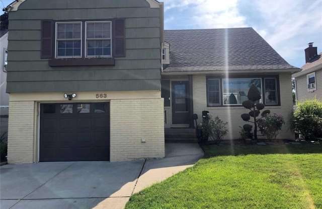 Photo of 563 Albemarle Place