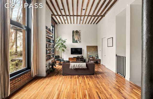 533 Leonard Street