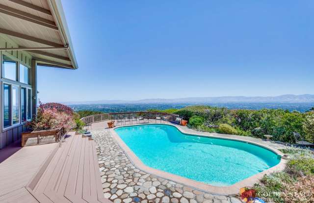 Private Saratoga Mountain Retreat Just Minutes from Downtown