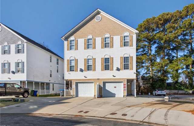 Immaculate Townhome in Camellia Gardens!