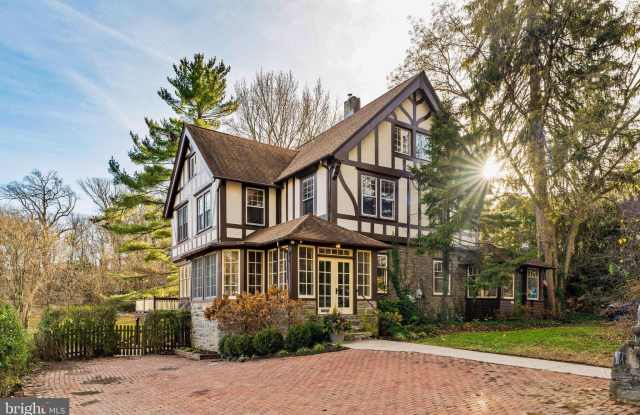 Photo of 328 GREENWOOD Avenue