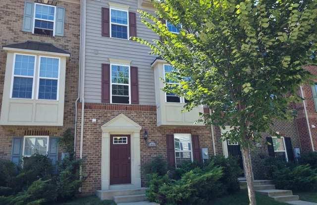 5323 SMITHS COVE LANE