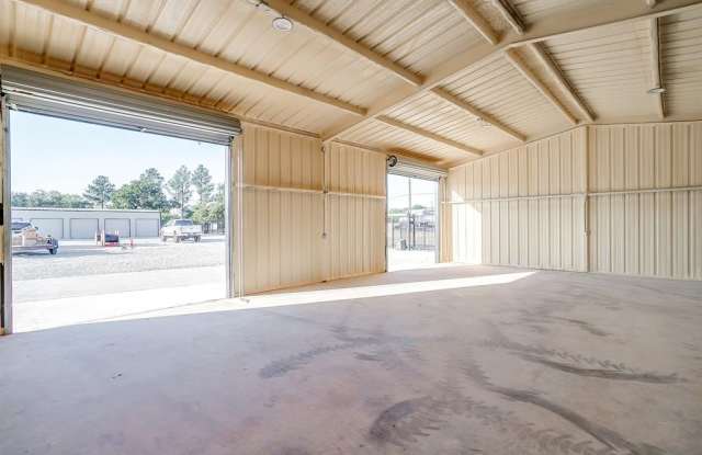 Photo of 410 N Broadway Street