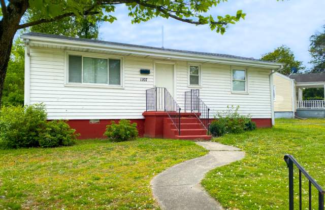 Photo of 1107 W Augusta Ave