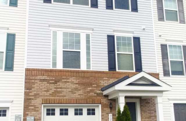 3 Br 2.5 Ba in the Admiral's Landing Community